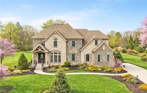 332 Braeburn Dr, Mcmurray, PA 15317
