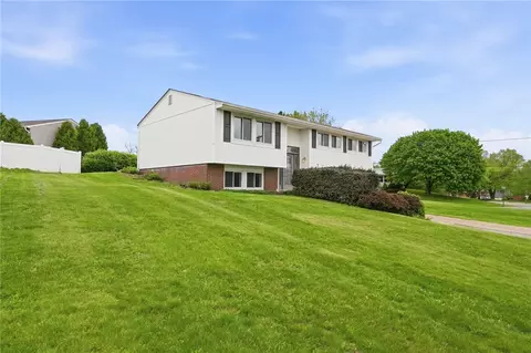 235 Princeton Dr, Aliquippa, PA 15001