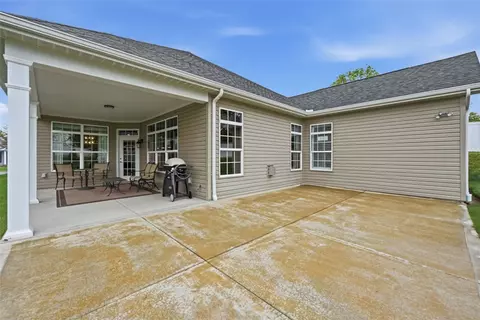 Exterior - 401 Northview Dr, Harmony, PA 16037 photo 3 of 7