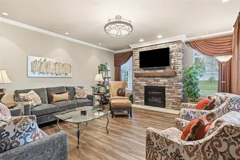 Living - 401 Northview Dr, Harmony, PA 16037 photo 1 of 3