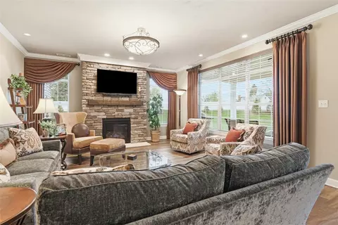 Living - 401 Northview Dr, Harmony, PA 16037 photo 2 of 3
