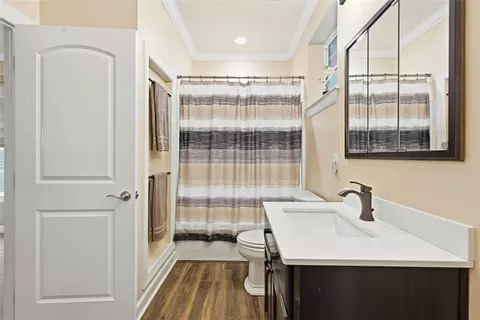 Bath - 401 Northview Dr, Harmony, PA 16037 photo 4 of 5