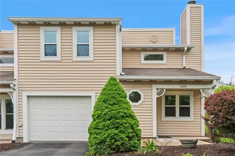 305 Squire Cir, Pittsburgh, PA 15212