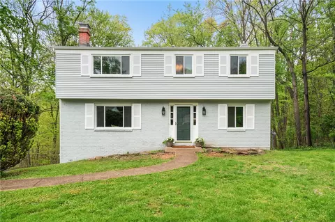 111 Greyfriar Dr, Pittsburgh, PA 15215