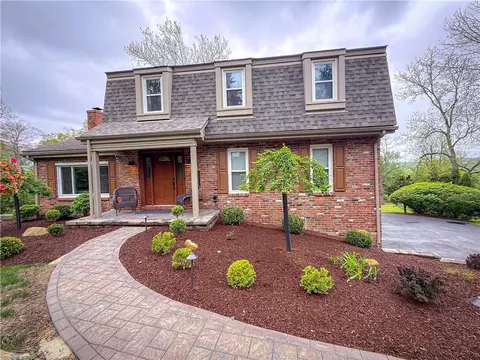 105 Mount Blaine Dr, Canonsburg, PA 15317