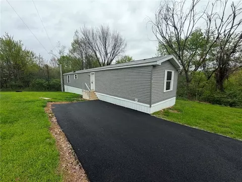 147 Terrace Ln, Zelienople, PA 16063