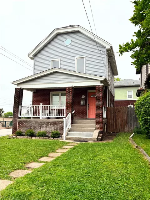 101 Lacrosse St, Edgewood, PA 15218