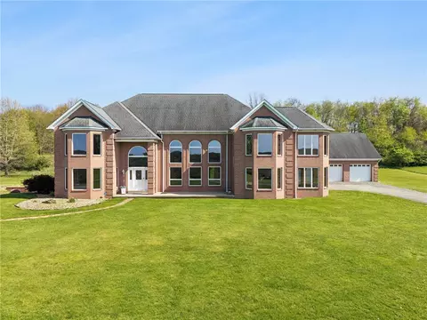 377 Orange Ln, Latrobe, PA 15650