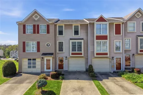 307 Hamlet Ct, Pittsburgh, PA 15227