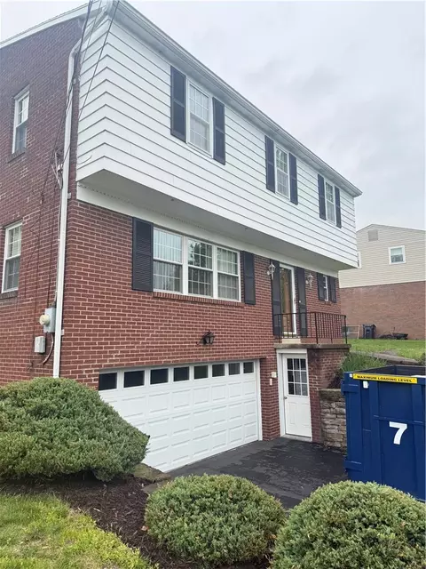 8684 E Barkhurst Dr, Pittsburgh, PA 15237