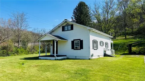 708 Lardintown Rd, Tarentum, PA 15084