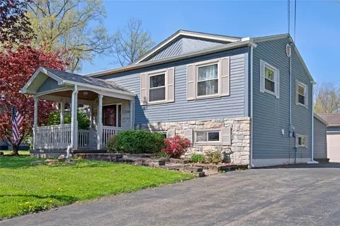 1355 Wakefield Dr, Hermitage, PA 16148