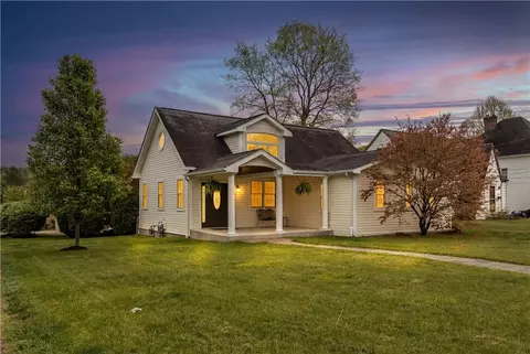 43 Elwyn Ave, Carnegie, PA 15106
