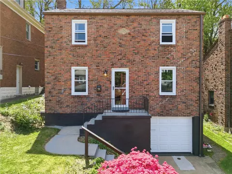 51 Greenlee Rd, Pittsburgh, PA 15227