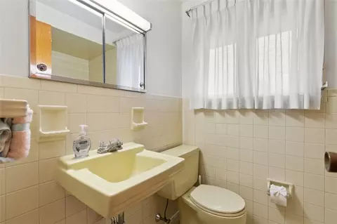 Bath - 2602 Timothy Dr, Export, PA 15632 photo 3 of 4