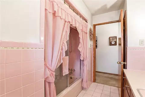 Bath - 506 Ruby St, Windber, PA 15963 photo 2 of 4