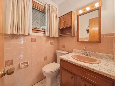 Bath - 506 Ruby St, Windber, PA 15963 photo 1 of 4