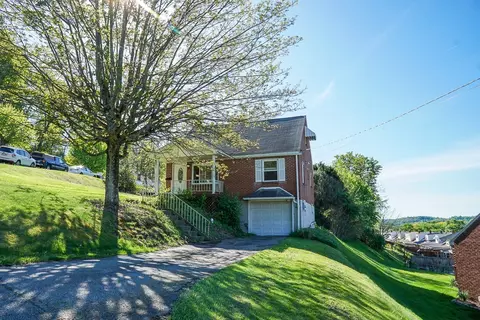 434 Mary St, Jeannette, PA 15644