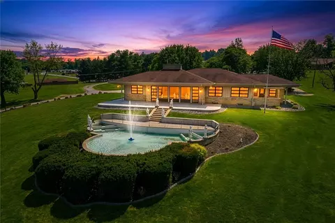 102 Peasant Village Ln, Rostraver, PA 15012