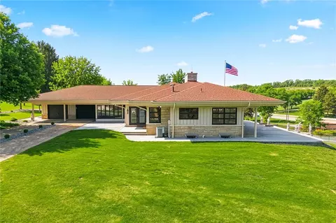 102 Peasant Village Ln, Rostraver, PA 15012