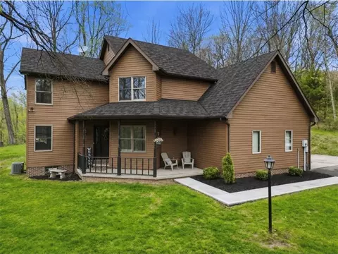 143 W Cruikshank Rd, Valencia, PA 16059