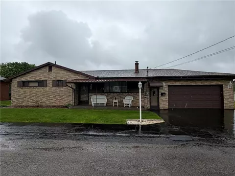 1210 Doris St, New Castle, PA 16101