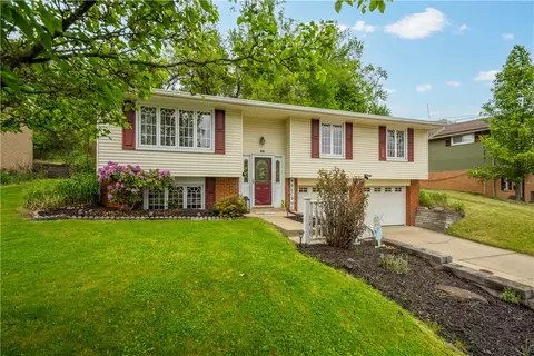 48 Woody Crest Dr, Pittsburgh, PA 15234