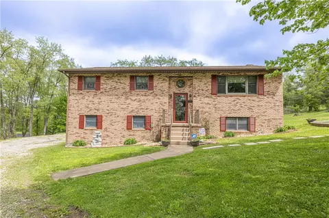 833 Main St, Mcclellandtown, PA 15458