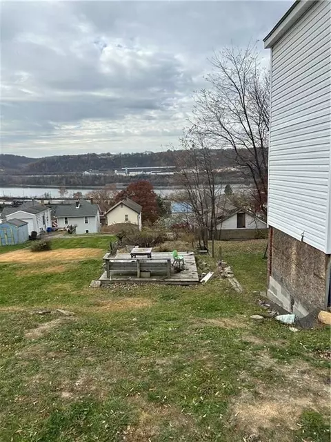 1106 8th Ave, Freedom, PA 15042