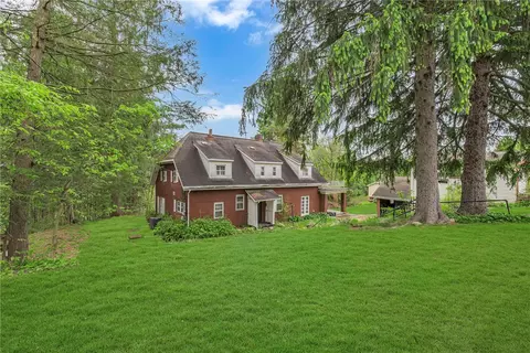 613 Briarcliff Dr, Aliquippa, PA 15001