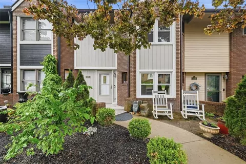 606 Canterbury Dr, Coraopolis, PA 15108