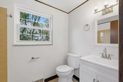 Bath - 14255 Wayne Dr, Irwin, PA 15642 photo 2 of 4