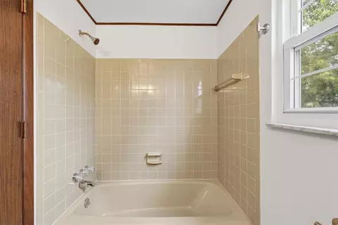 Bath - 14255 Wayne Dr, Irwin, PA 15642 photo 3 of 4