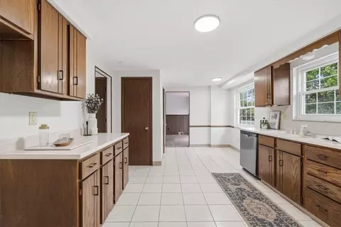Kitchen - 14255 Wayne Dr, Irwin, PA 15642 photo 2 of 2