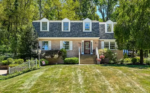 5160 S Carterton, Gibsonia, PA 15044