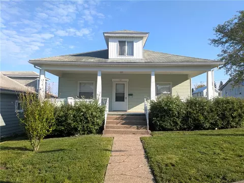727 N 1st St, Jeannette, PA 15644