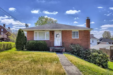 12 Barclay St, Greensburg, PA 15601