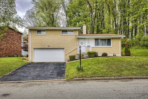 56 Meadowbrook Ave, Greensburg, PA 15601