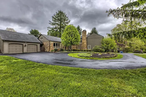 233 St Ives Dr, Greensburg, PA 15601