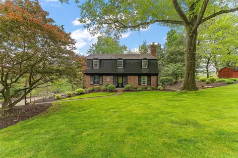 147 Woodshire Dr, Pittsburgh, PA 15215