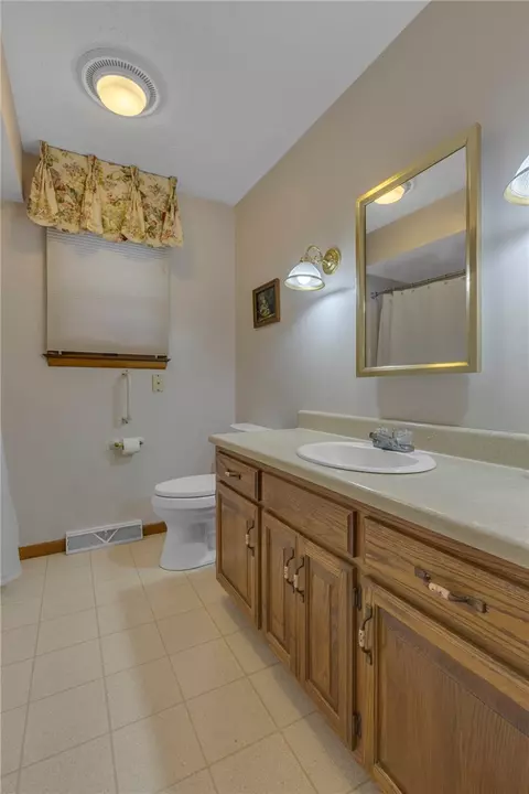 Bath - 210 4th St, Beaver, PA 15009 photo 2 of 3