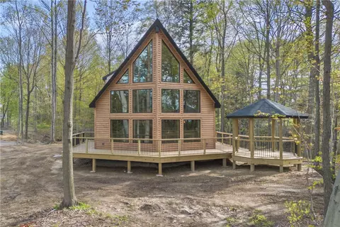 8498 E Lk, Erie, PA 16511