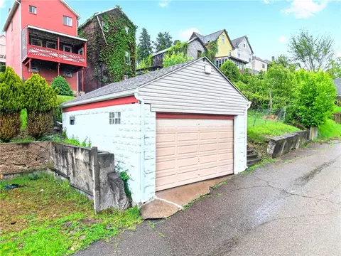 Exterior - 520 Stokes Ave, Braddock, PA 15104 photo 11 of 12