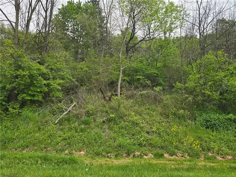 121-122 Bredin Ave, Lyndora, PA 16045