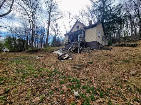 3867 Leslie Ave, Allison Park, PA 15101 photo 2