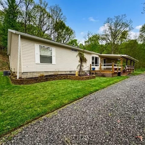 416 Crooks School Rd, Clinton, PA 15026
