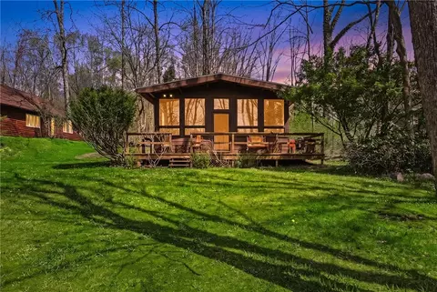 153 Breastview Dr, Friedens, PA 15541