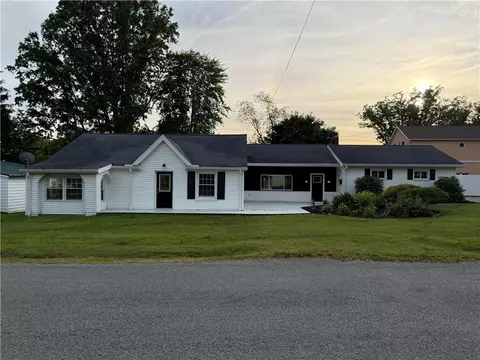 11753 Oakview Rd, Conneaut Lake, PA 16316