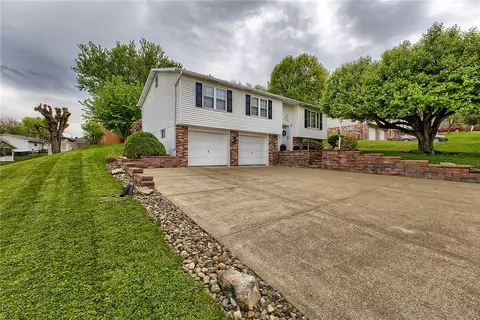 65 W Glennis Dr, Greensburg, PA 15601