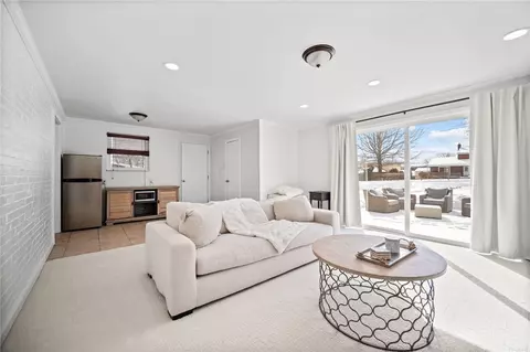 2079 Spring Vly, Pittsburgh, PA 15243